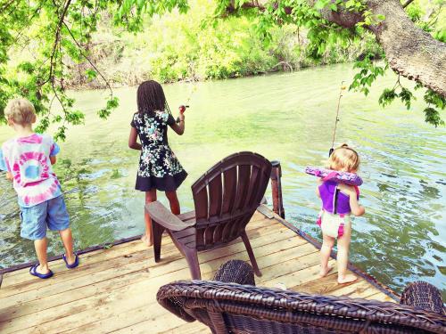 Geronimo Creek Retreat Glamping Cabin #2 - image 5