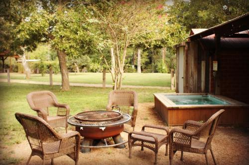 Geronimo Creek Retreat Glamping Cabin #2 - image 12