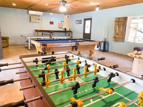 Geronimo Creek Retreat Glamping Cabin #4 - image 2