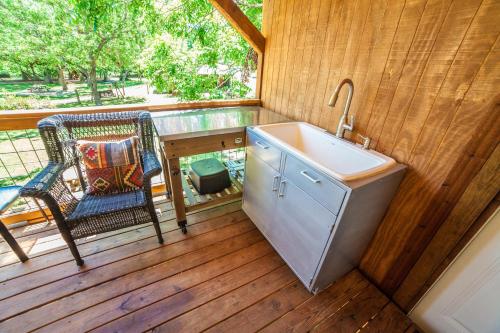 Geronimo Creek Retreat Glamping Cabin #4 - image 8