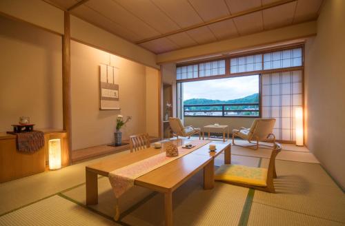 本陣平野屋 光風館和室　スーペリアルーム　リバービュー