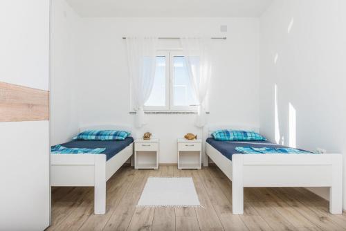 Three-Bedroom Apartment image 9