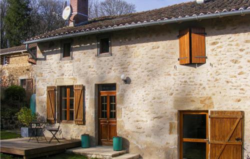 Awesome home in Nantiat w/ 2 Bedrooms gîte à louer Virat