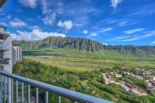 . Lush Condo with Community Pool, 1 Mi to Beach!