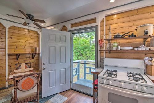 Cozy Pahoa Hideaway Near Black-Sand Beaches! in Leilani Estates (HI)