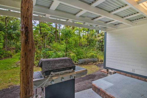 Cozy Pahoa Hideaway Near Black-Sand Beaches! in Leilani Estates (HI)