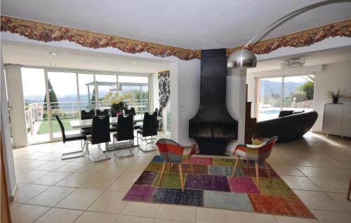 Restaurant, Pet Friendly Home In Les Adrets in Les Adrets-de-l'Esterel