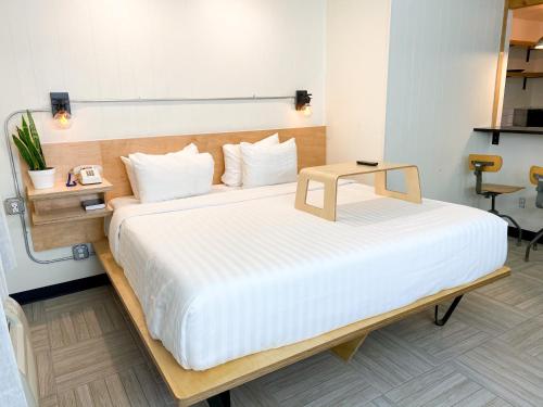 1 king bed, 1 bunk bed