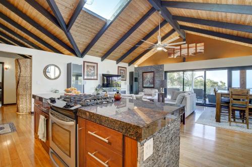 Kailua-Kona House w/ Balcony & Ocean Views! in Kalaoa (HI)
