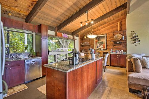30-Day Stay at Kailua-Kona House with Hot Tub!