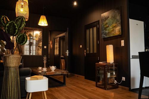 One-Bedroom Apartment image 8