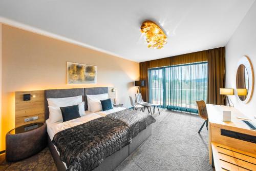 Maximus Resort in คนินิชคี