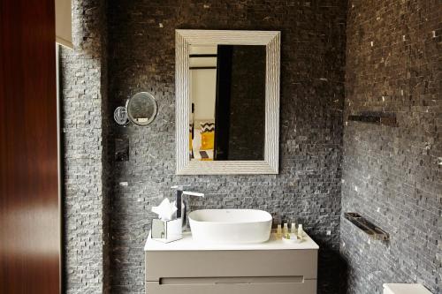 Hotel Indigo London Tower Hill an IHG Hotel - image 7