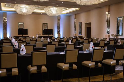 343454671 Kimpton Hotel Palomar Phoenix Cityscape by IHG