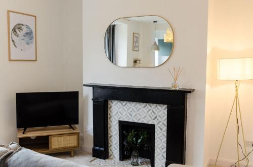 Central Chic Margate Apartment, edge of Old Town! 2