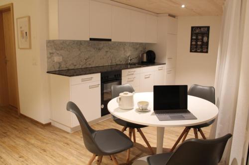 Konyha, Mountain Oasis Apartment Kandersteg-Adelboden in Kandergrund