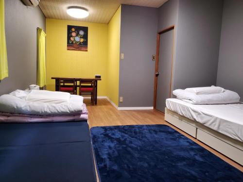 room detail thumbnail 2