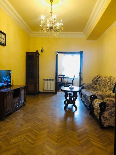 Apartment in Yerevan on Khorenatsi 10, Erevan (foto 7)