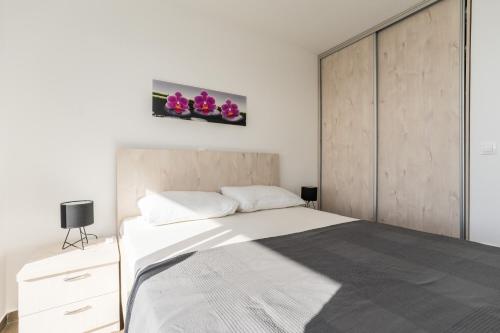 Dario 3 luxury apartment with a pool - image 4