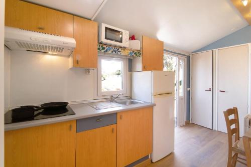 Kitchen, Cabana Gardenhouse in Vale Formoso