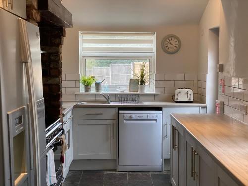 Newlyn House - Sleeps 11