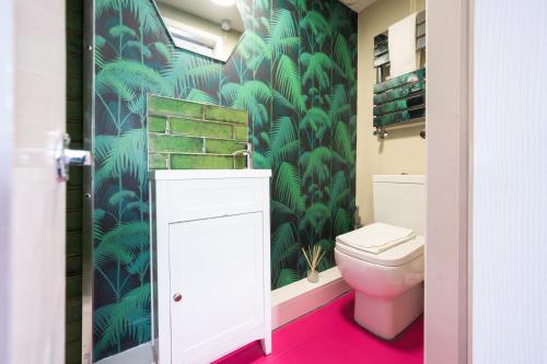 Three-Bedroom Townhouse image 10