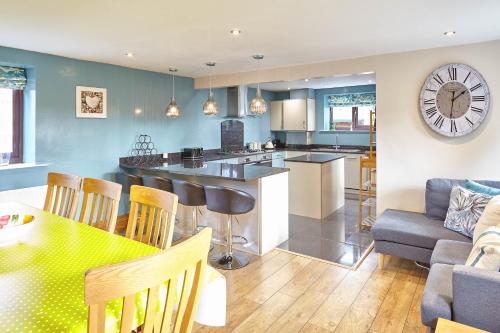 Facilities, Host & Stay | Larpool Mews Holiday Home in Sneaton