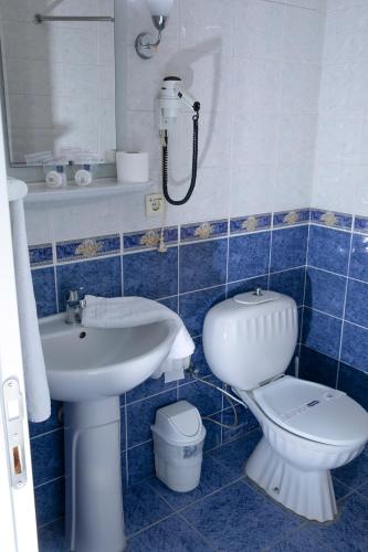 Hali Hotel - image 2