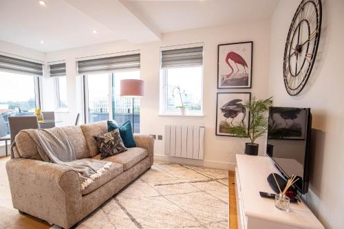 Picture of Two Bed Flat With Wrap Around Terrace Near Legoland, Windsor, Tube Station