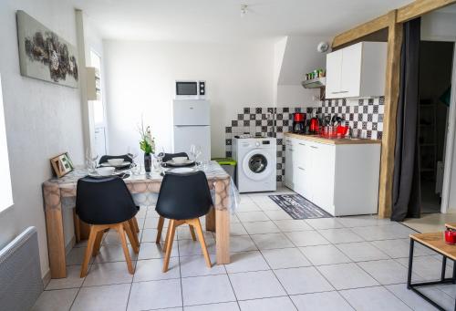 Konyha, Le 4midable - Chaleureux 2 pièces (Le 4midable - Chaleureux 2 pieces) near Nantes Atlantique repülőtér