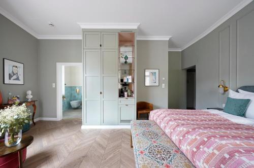 Large Room with Balcony