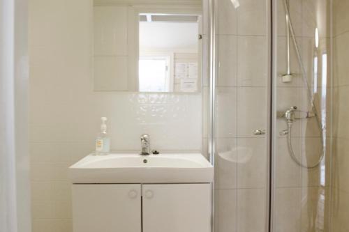 3 bedrooms, 5 beds