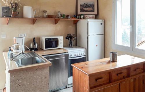 virtuve, 2 Bedroom Nice Home In Villefort in Villefort