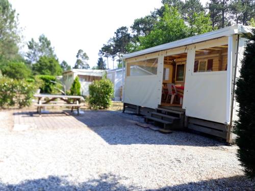 Bungalow de 3 chambres avec piscine partagee et jardin amenage a Saint Julien en Born a 5 km de la plage