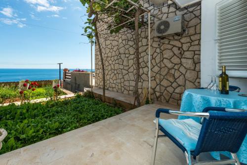 Studio with Terrace and Sea View