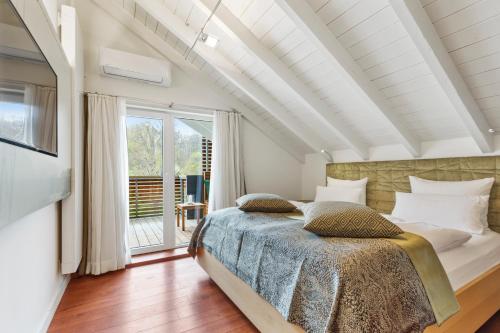 1 king bed, 1 sofa bed