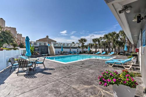 Well-Appointed Galveston Condo with Pool Access - Apartment - Galveston