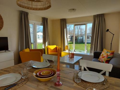  Stacaravan 161 5 camping De kuilart in Friesland, Pension in Koudum bei Sloten