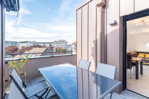 Pleasant Apartment Close To The City Center With Furnished Terrace & Garage