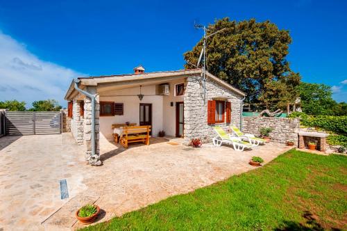 Charming House Nino with a fenced yard