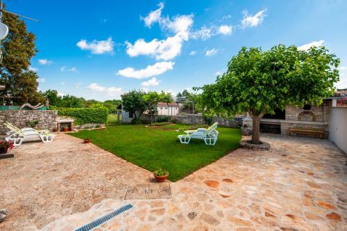 Charming House Nino with a fenced yard