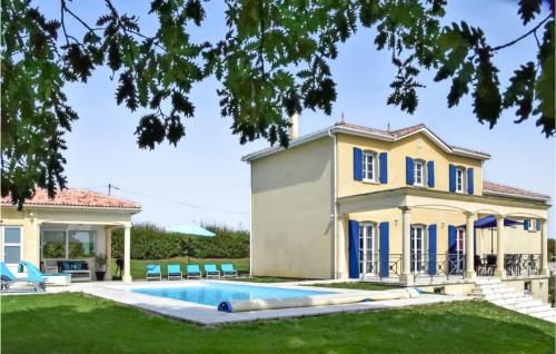 Awesome home in Montaigu de Quercy with Outdoor swimming pool, WiFi and Private swimming pool gîte à louer Montaigu-de-Quercy