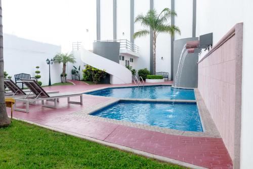 Peldbaseins, Hotel Mirage in La Piedad de Cabadas