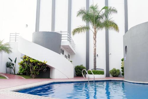 Hotel Mirage in La Piedad de Cabadas