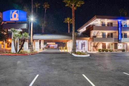 Studio 6  Suites Stockton, CA – Waterfront in สต็อกตัน (CA)