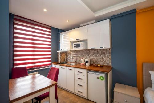 Marida Suit - image 2