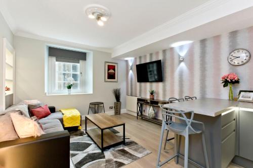 Ultra Modern, West End Village, Refurbished basement appt, Edinburgh