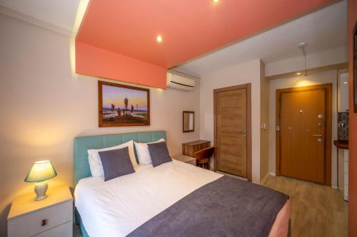 Marida Suit - image 4