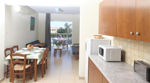 Captain Karas Holidays Apartments - image 6