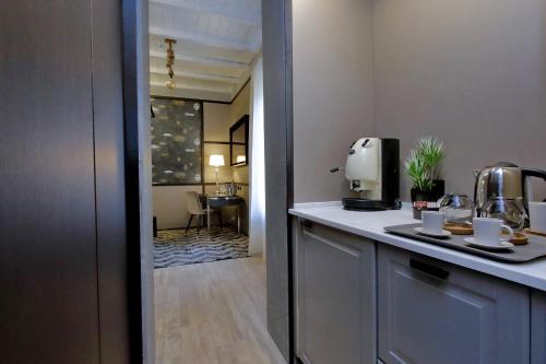 HELMIRAGE PIAZZA DI SPAGNA SUITE - image 3
